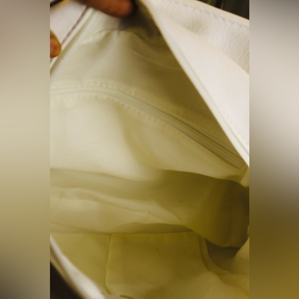 WHITE SHOULDER PURSE NWT - Picture 3 of 4